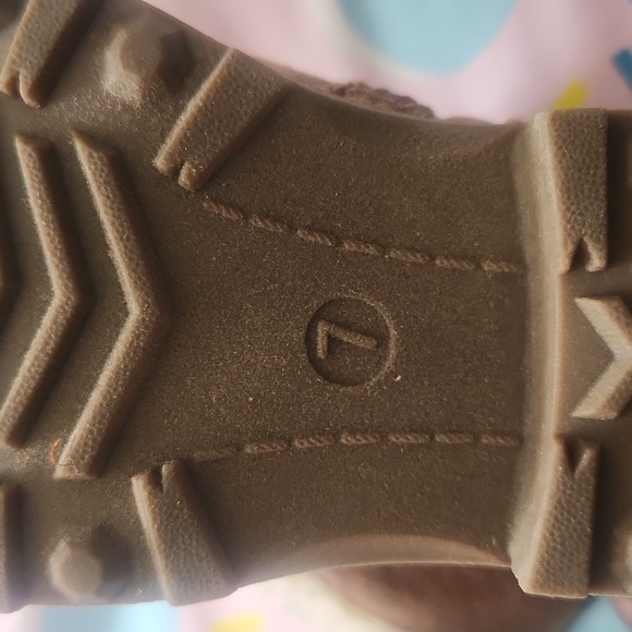 Boots - Picture 8 of 8